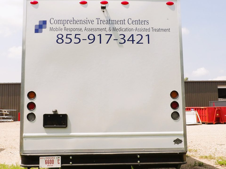 Mobile treatment unit, rear