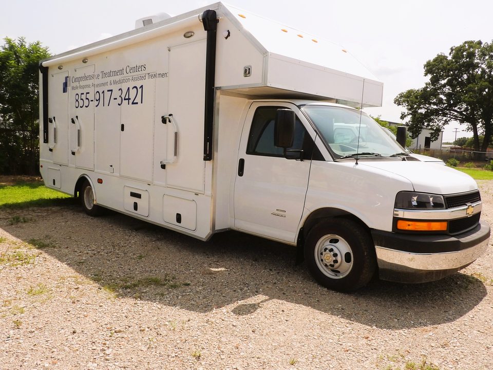 Mobile treatment unit, passenger side