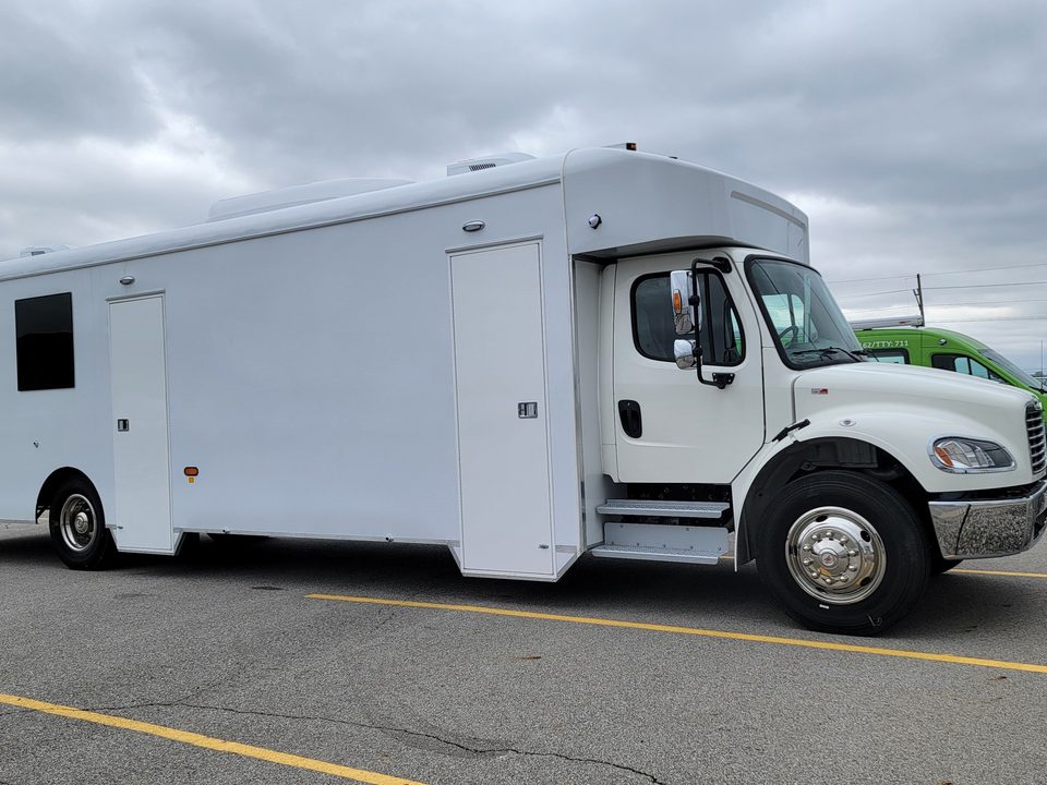 Mobile voting unit, front three-quarter