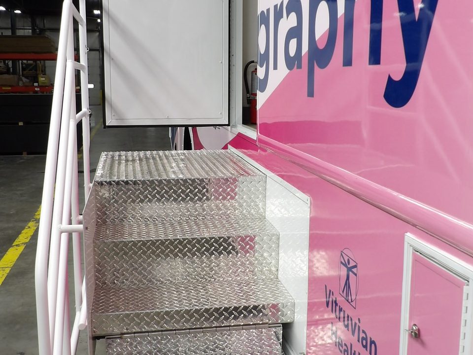 Patient entry stairs with handrails at the mammography unit door