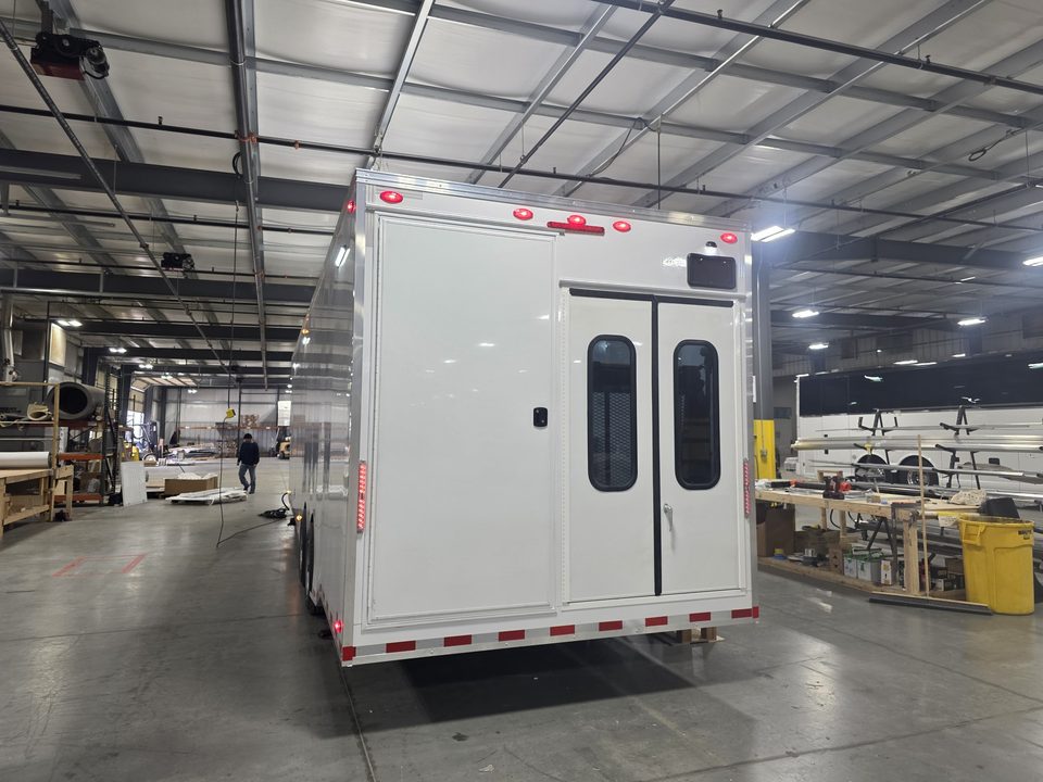 Gooseneck trailer rear with double doors, in the plant
