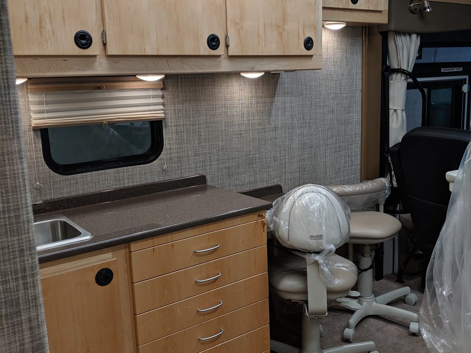 Mobile medical unit cabinets and counter