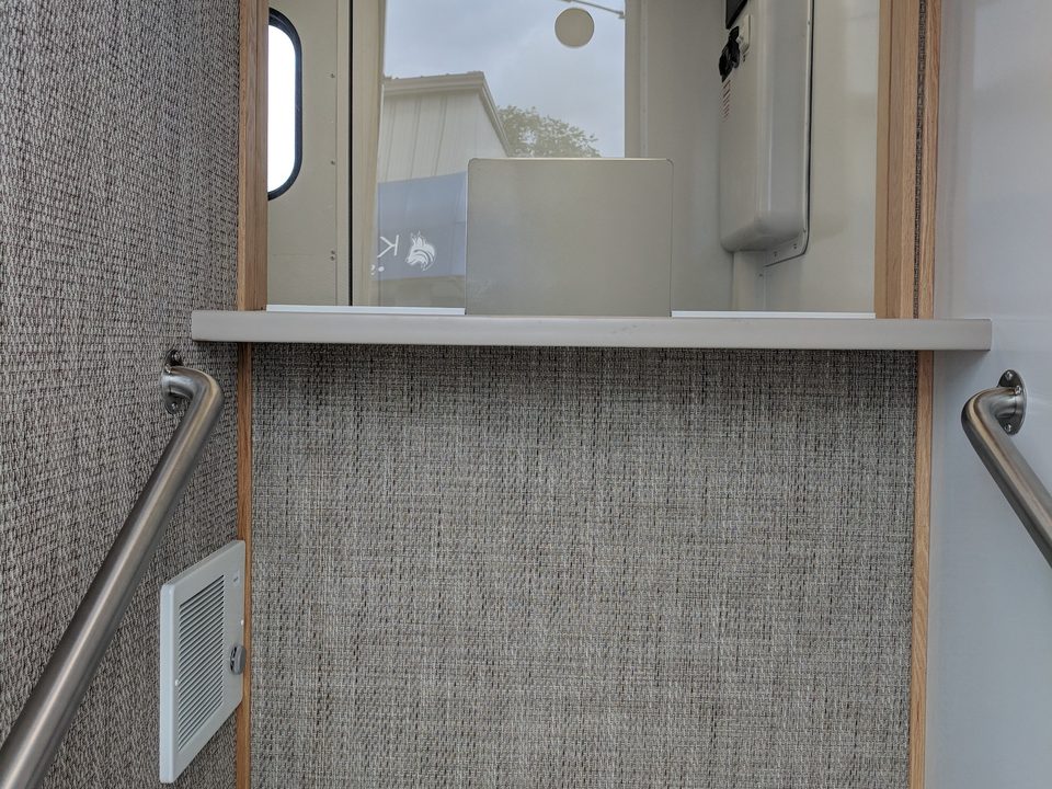 Mobile treatment clinic, side, outside