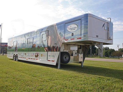 Gooseneck trailer, wrapped, outside