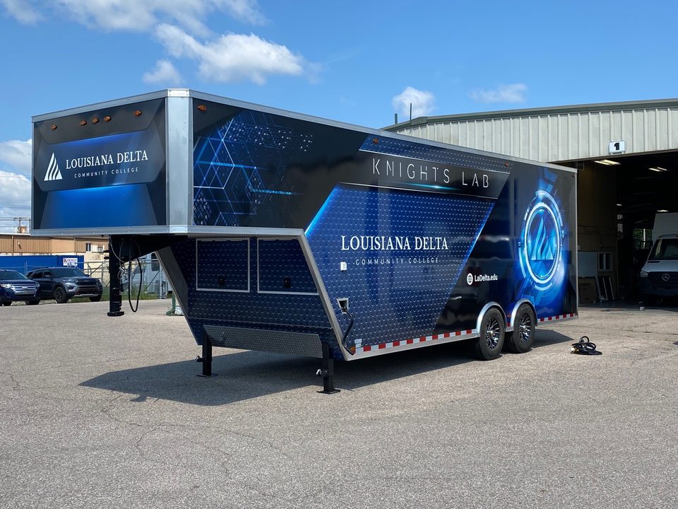 Mobile training trailer, front three-quarter