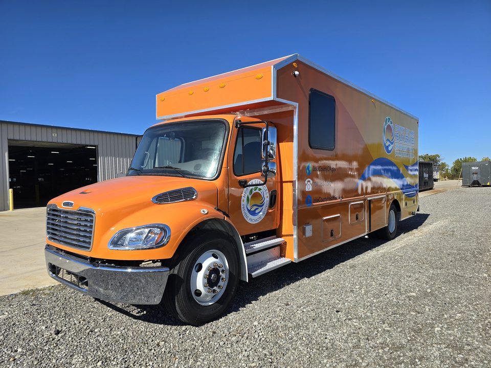 Mobile health clinic, front three-quarter from the driver side
