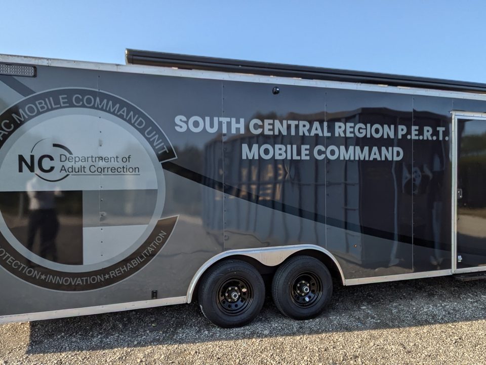 Mobile command trailer, side, wrapped