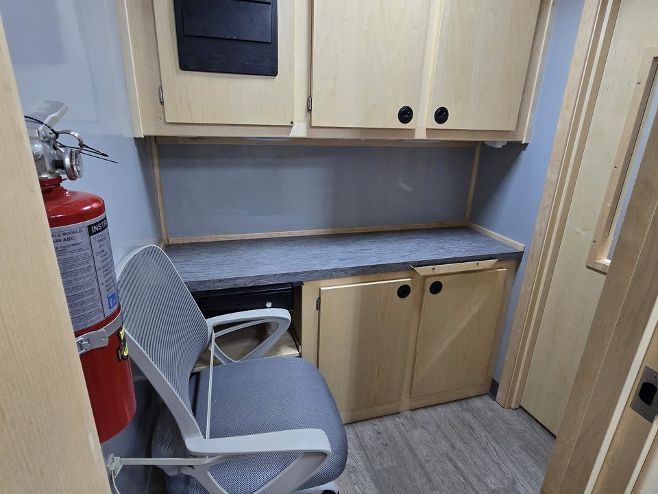 Consult office: desk, cabinets and task chair