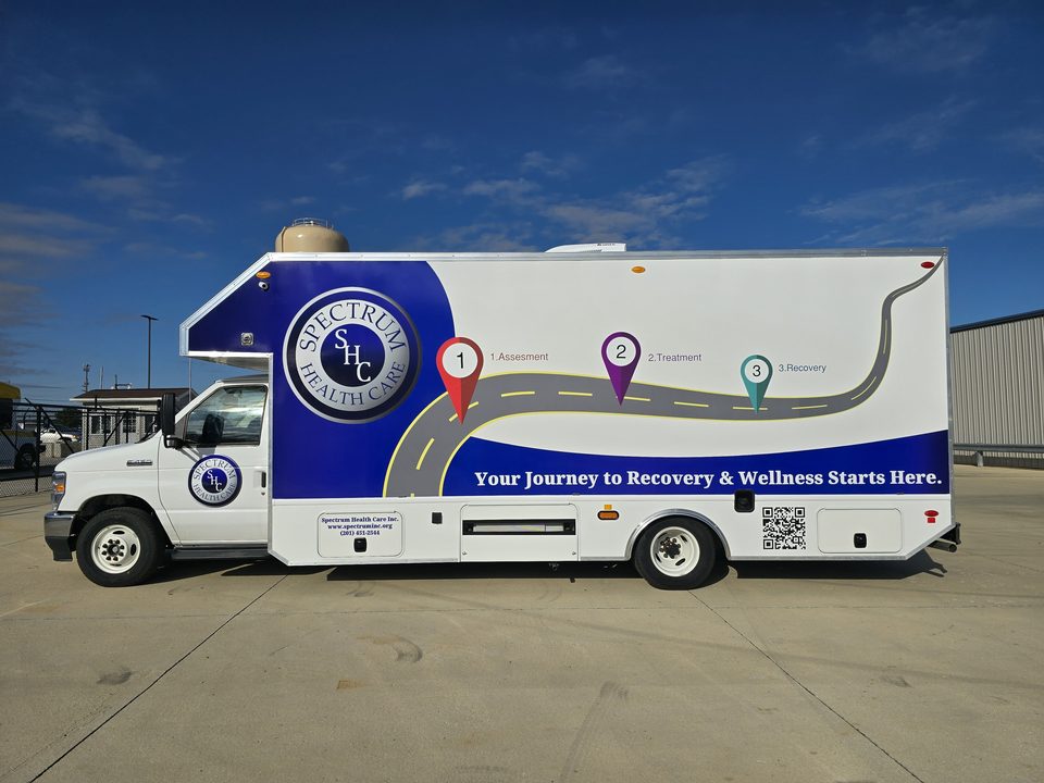Mobile recovery unit, driver side, road-map wrap