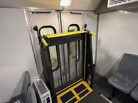 Wheelchair lift at the rear doors of the prisoner transport