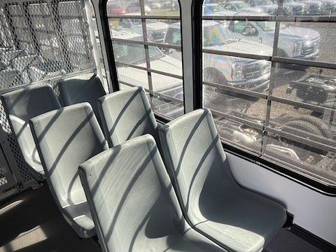 Prisoner transport compartment with molded seats
