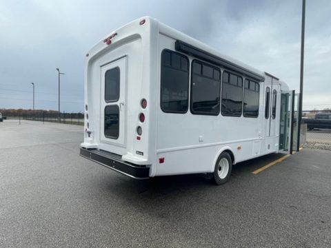 Mobile office, rear three-quarter, outside