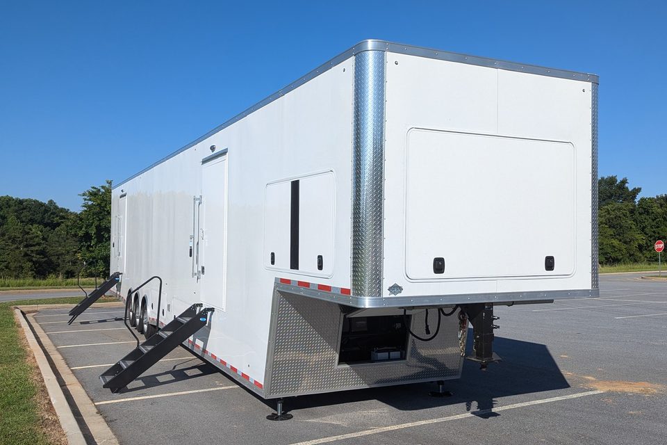 White gooseneck lab trailer outside, front three-quarter