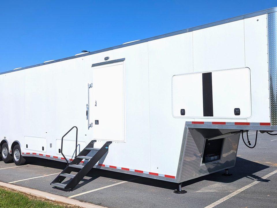 White triple-axle gooseneck trailer, front three-quarter