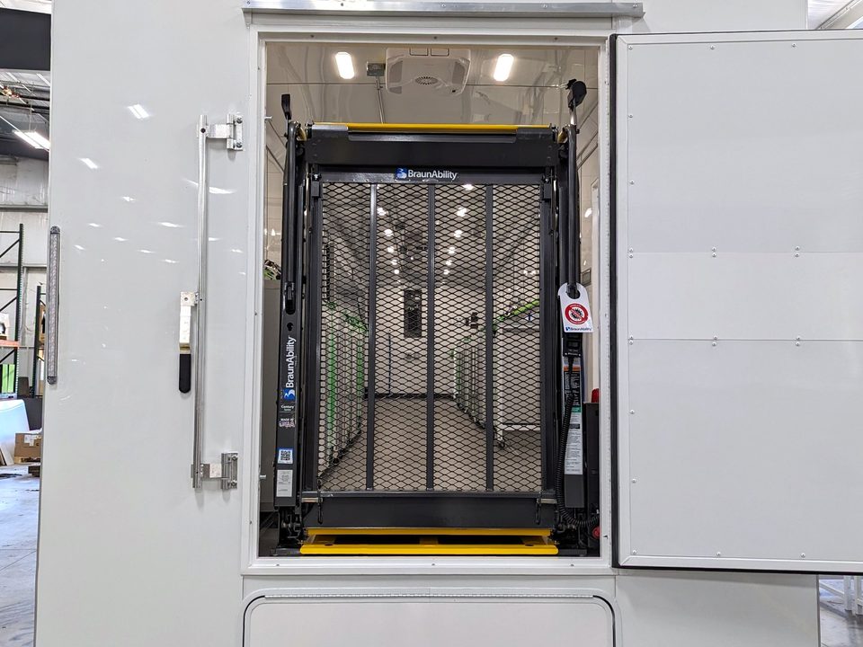 Gooseneck trailer rear door open